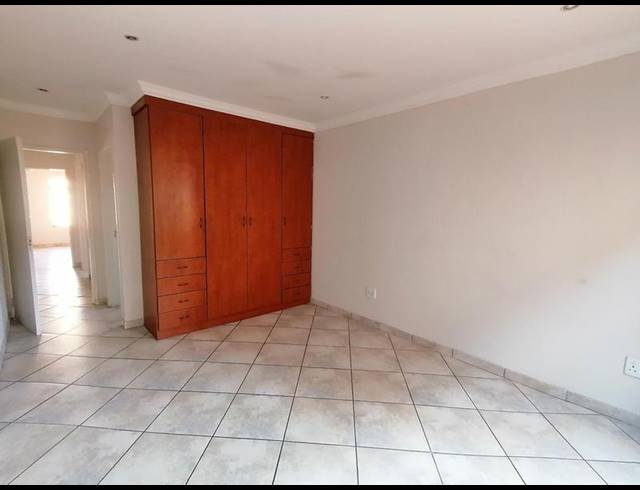 2 BEDROOM PROPERTY TO RENT IN SONNEVELD